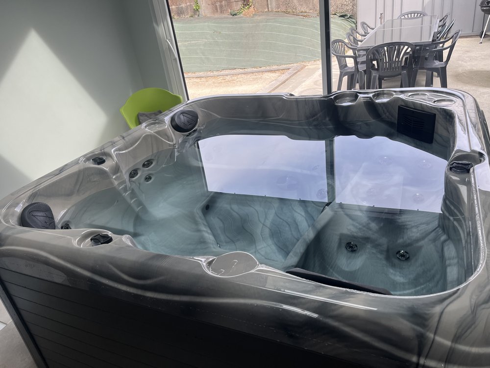 gite-terre-et-mer-créances-jacuzzi-3